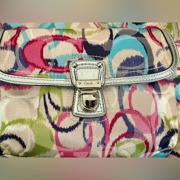 Coach Poppy Backpack - Picture 5 of 12